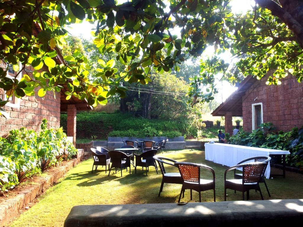 Cherilyn Monta Resort - Ratnagiri Vatul Exterior foto